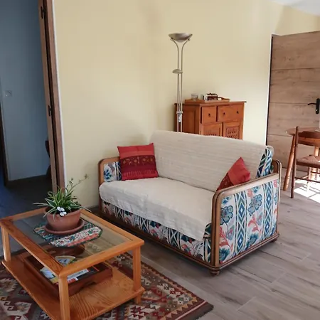 Les Trois Salazes Bed & Breakfast *
